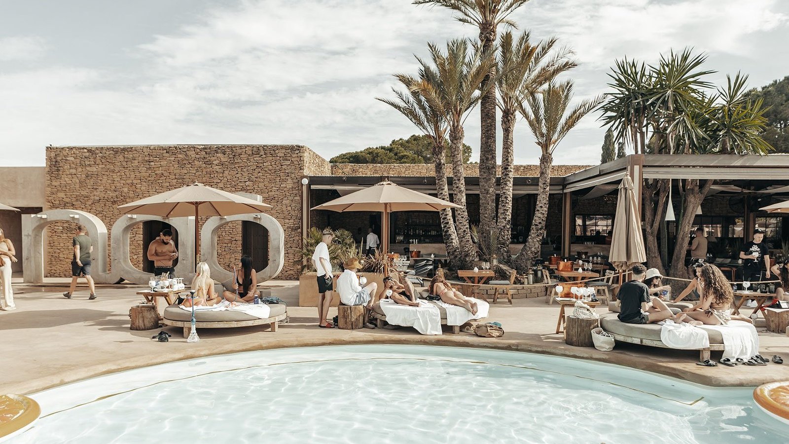 Naô Pool Club