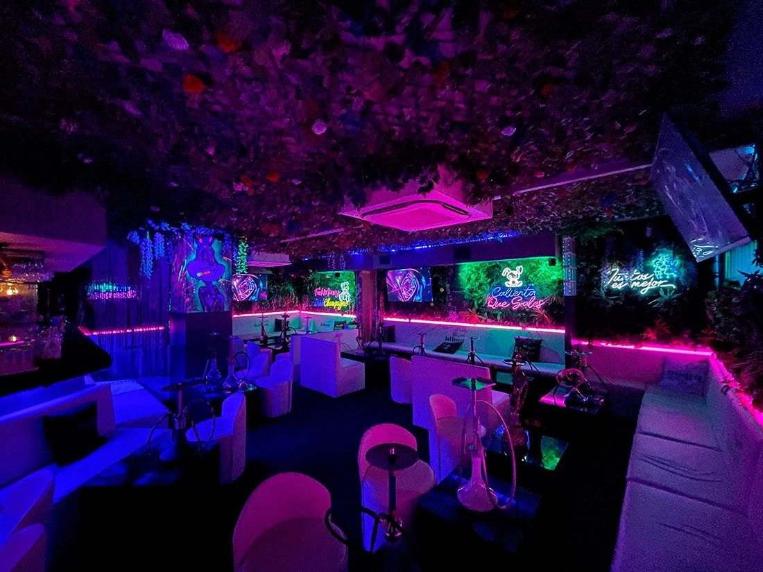 Hibou Shishas & Cocktails